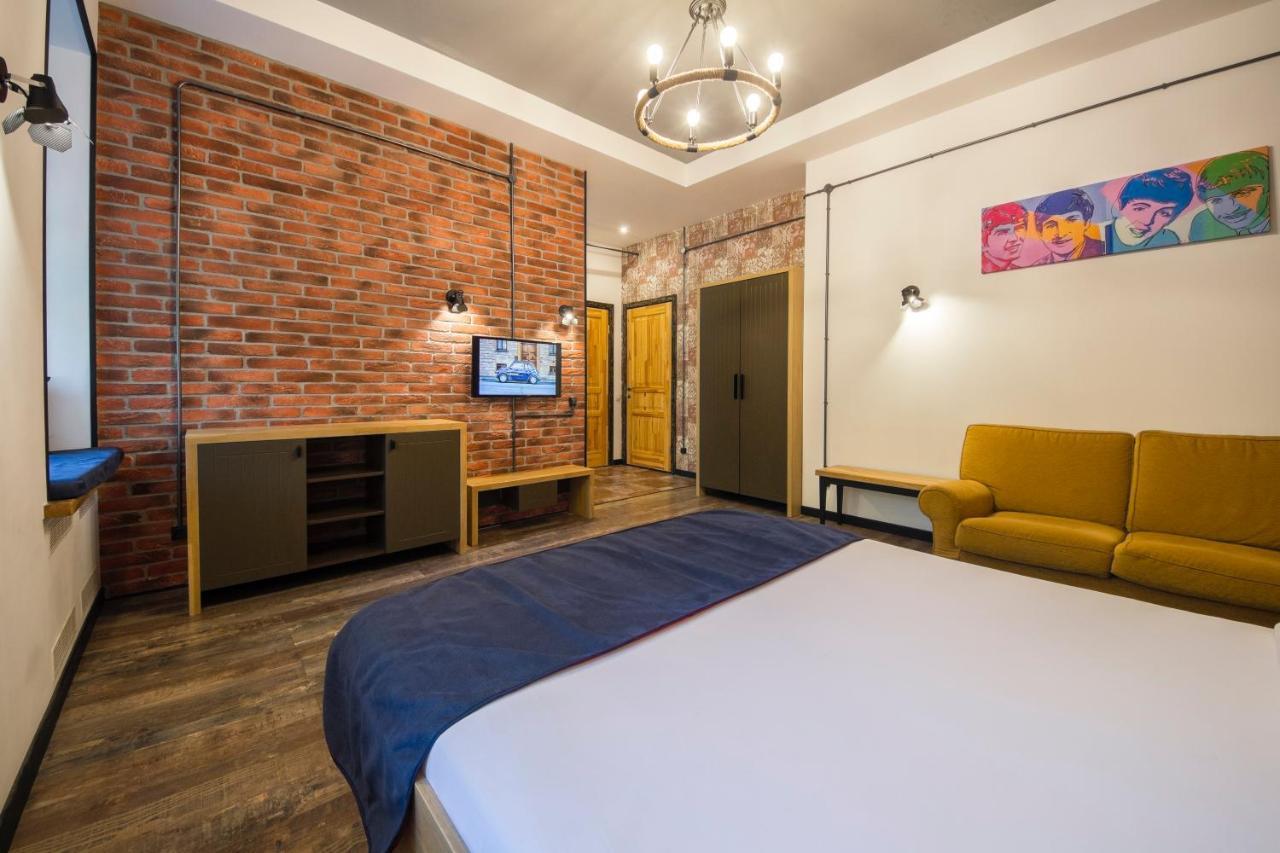 Self Check-In Apartments Near Landscape Alley Киев Екстериор снимка