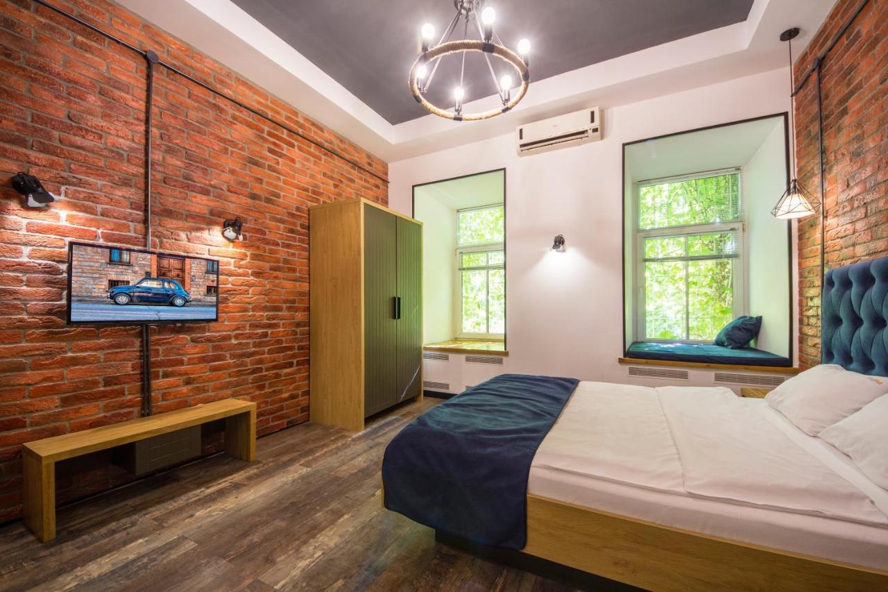 Self Check-In Apartments Near Landscape Alley Киев Екстериор снимка